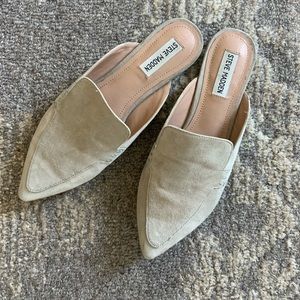 Steve Madden women’s pointed toe flat loafer mule. Size 8